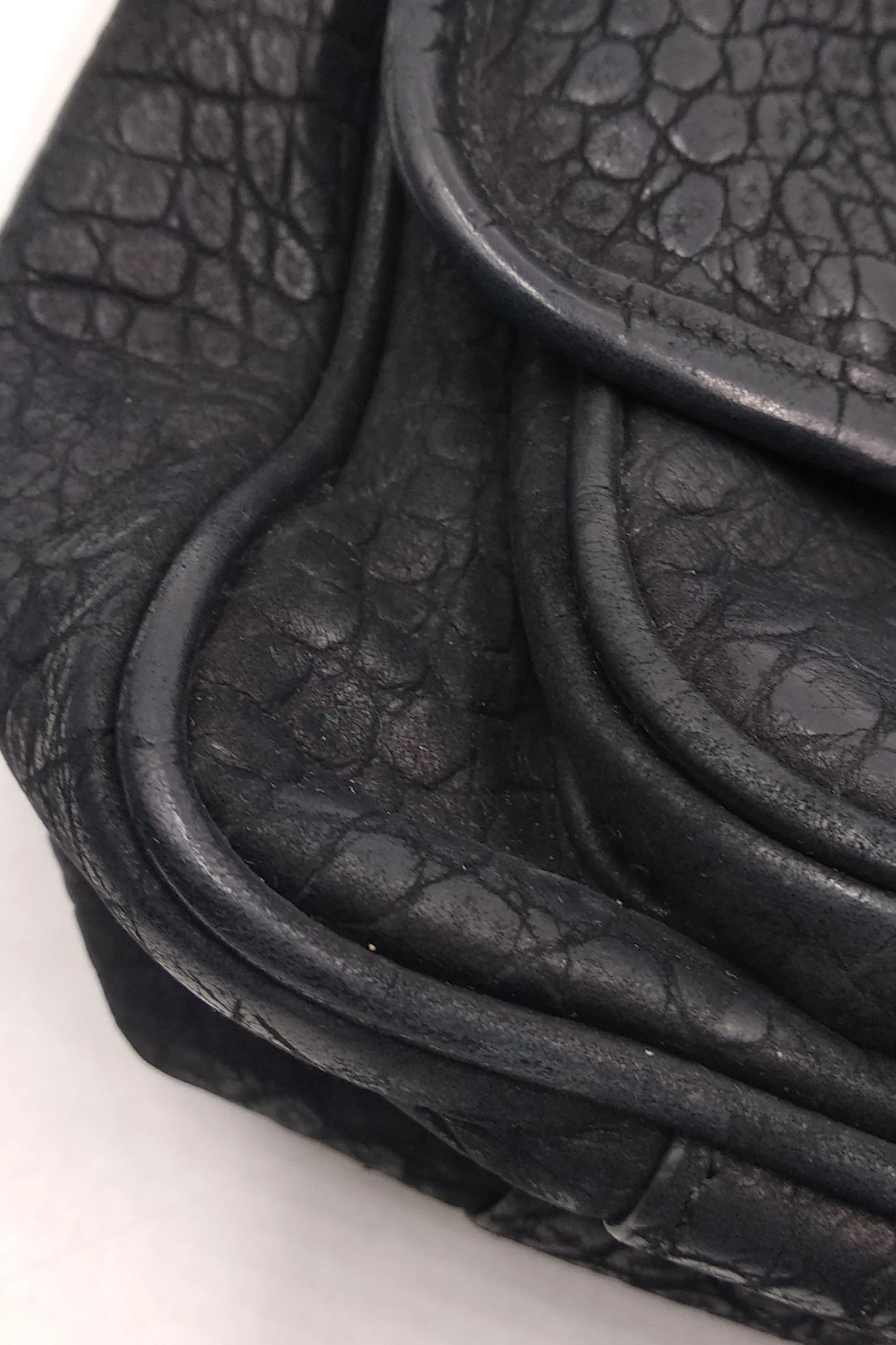 Medium Niki Crocodile Embossed Black