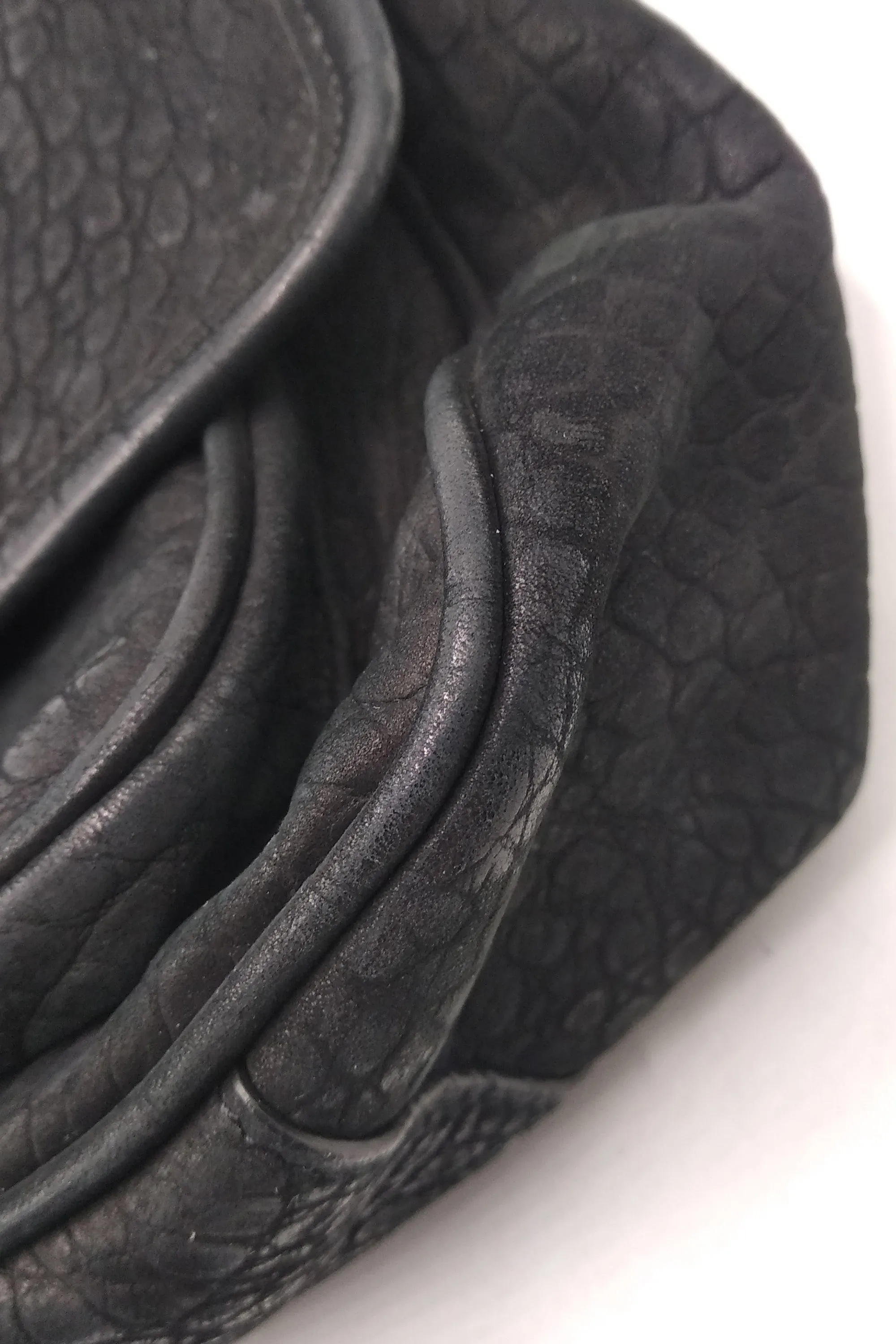 Medium Niki Crocodile Embossed Black