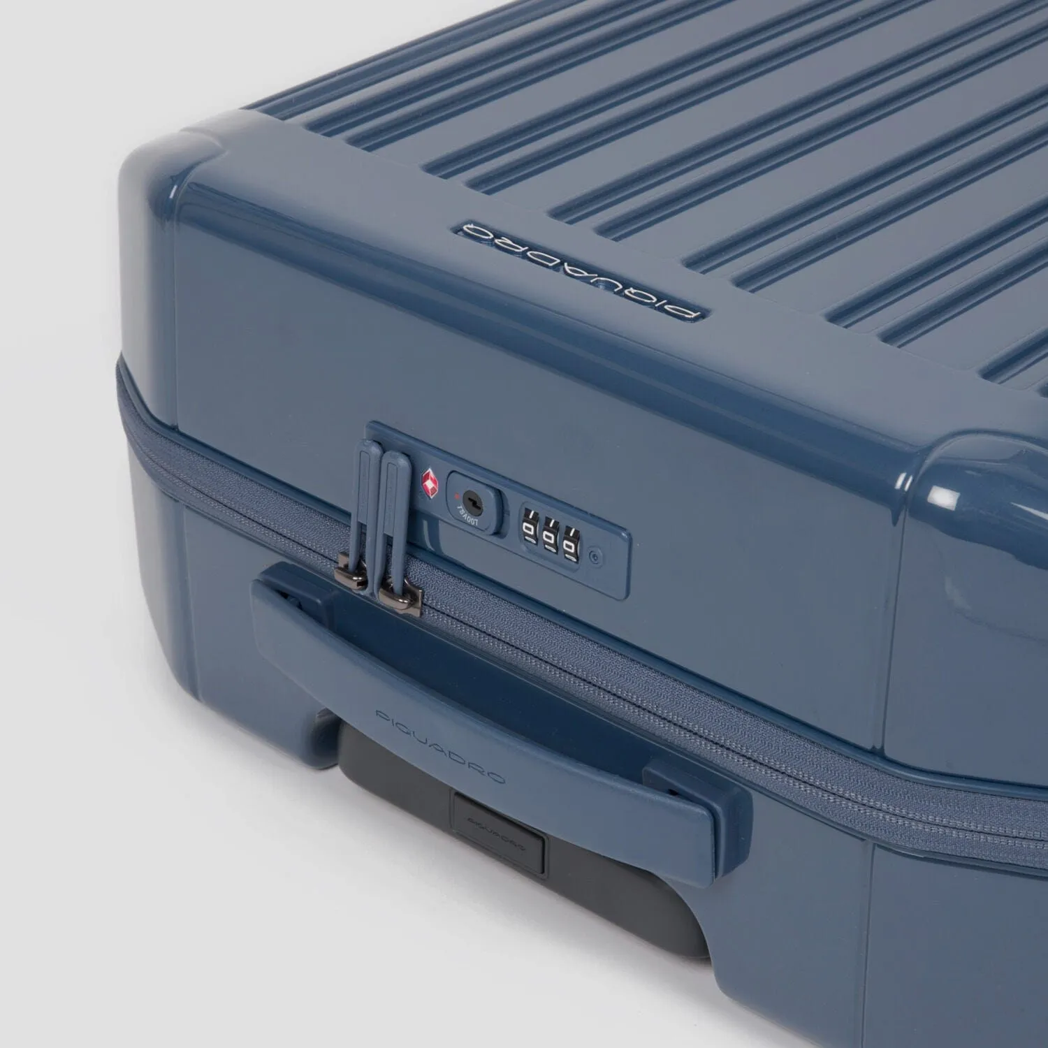 Piquadro Pq-Light 55Cm Ultra Slim Hardcase 4 Double Wheel Cabin Trolley Matt Blue - Bv4425Pql/Bluo